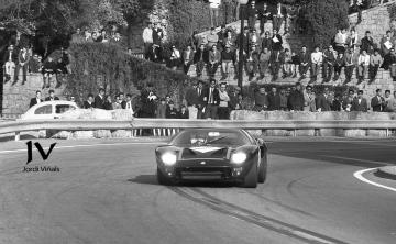 Paco Godia - Brian Muir (Ford GT40). 6 Horas de Barcelona de 1968 (Foto: Jordi Viñals)